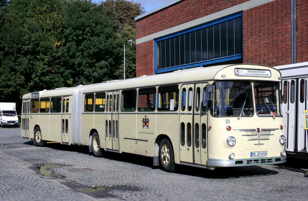 Linienbustreffen 25.9.2010 in Essen
Bssing/Emmelmann
President Verbund Gelekwagen
Dieser Bus gehrt den Stadtwerken Mnster und hat die Nummer 311.
