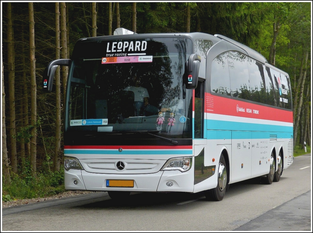 M-B Tourismo, Manschaftsbus des Radsportteams  Radioshack - Nissan (USA) - RNT  aufgenommen in der Nhe von Derenbach (L) am 02.06.2012.