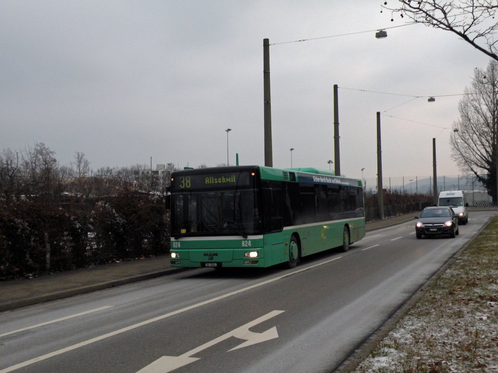 MAN Bus 824 fhrt auf die Haltestelle Rankstrasse ein. Die Aufnahme stammt vom 27.01.2010.