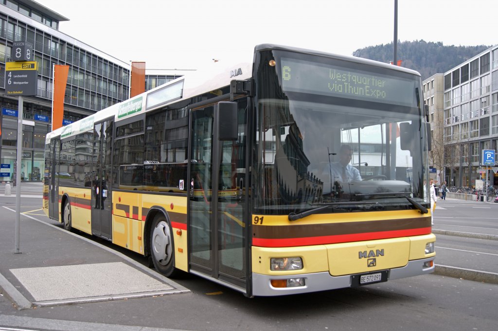MAN Bus BE 572091 am Bahnhof Thun auf der Linie 6. Die Aufnahme stammt vom 12.04.2010.