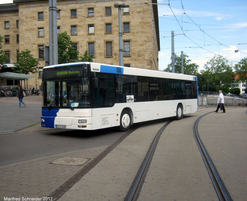 MAN Bus der Firma Baron Reisen am Saarbrcker Hauptbahnhof. Die Aufnahme des Foto war im August 2012.