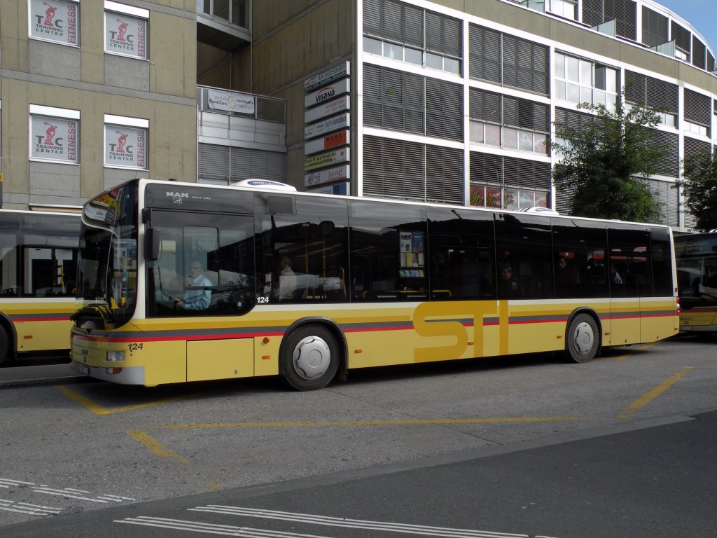 MAN Bus mit der Betriebsnummer 124 am Bahnhof in Thun. Die Aufnahme stammt vom 12.10.2011.