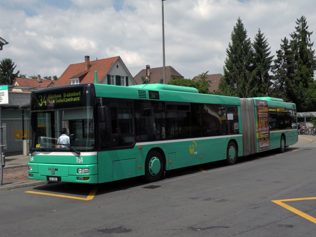 MAN Bus mit der Betriebsnummer 754 auf der Linie 34 in Bottmingen. Die Aufnahme stammt vom 04.06.2011.