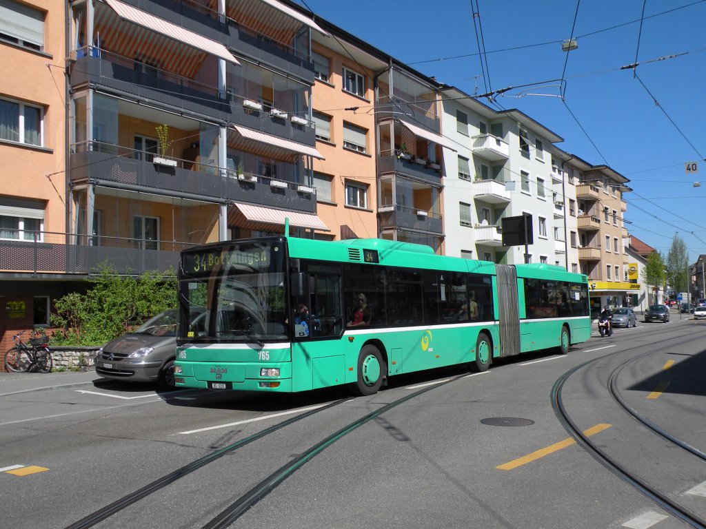 MAN Bus mit der Betriebsnummer 765 am Kronenplatz in Binningen auf der Linie 34. Die Aufnahme stammt vom 07.04.2011.
