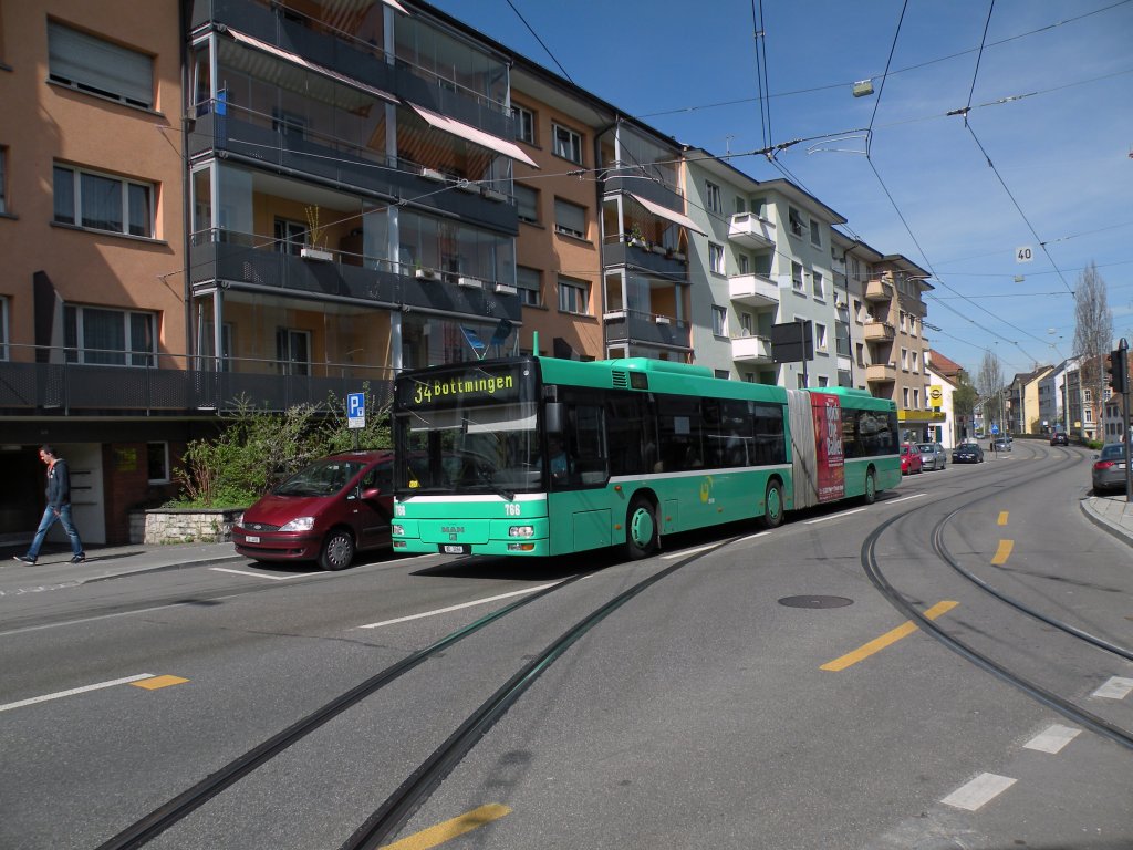 MAN Bus mit der Betriebsnummer 766 am Kronenplatz in Binningen auf der Linie 34. Die Aufnahme stammt vom 01.04.2011.