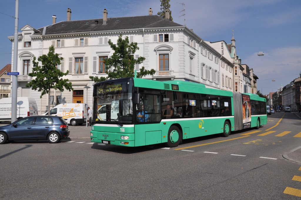 MAN Bus mit der Betriebsnummer 766 auf der Linie 34 am Wettsteinplatz. Die Aufnahme stammt vom 24.08.2011.