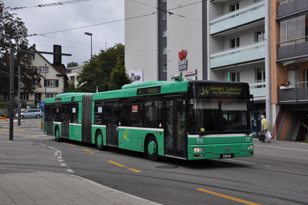 MAN Bus mit der Betriebsnummer 777 auf der Linie 34 am Kronenplatz in Binningen. Die Aufnahme stammt vom 13.08.2011. 