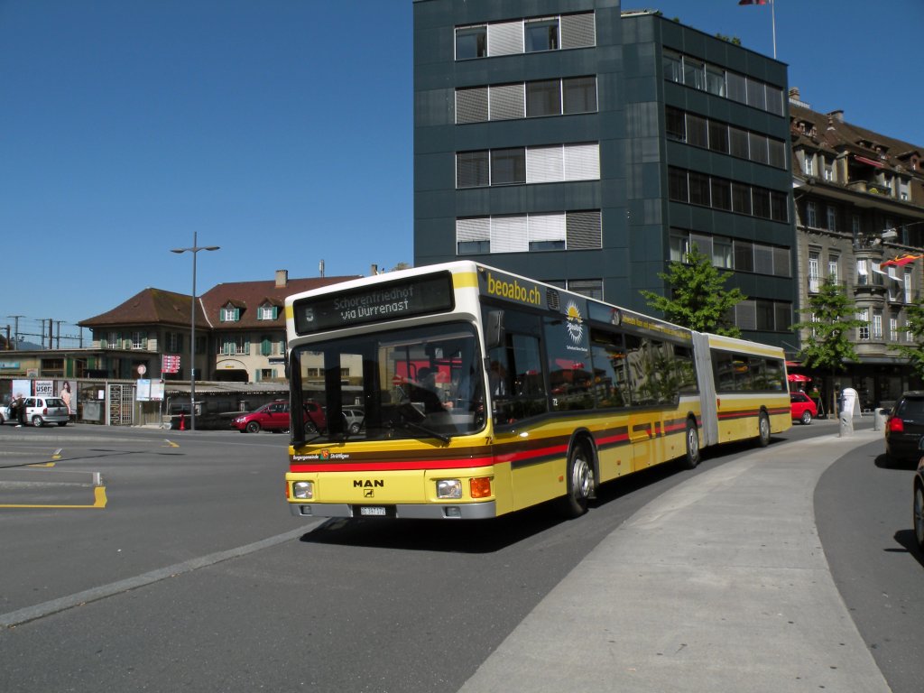 MAN Bus der STI mit der Betriebsnummer 72 fhrt am Bahnof Thun ein. Die Aufnahme stammt vom 18.05.2011.