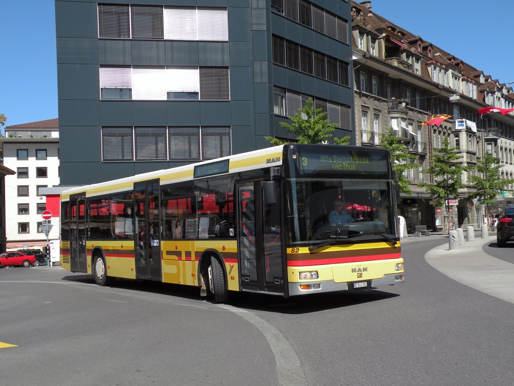 MAN Bus der STI mit der Betriebsnummer 82 fhrt am Bahnof Thun ein. Die Aufnahme stammt vom 18.05.2011.

