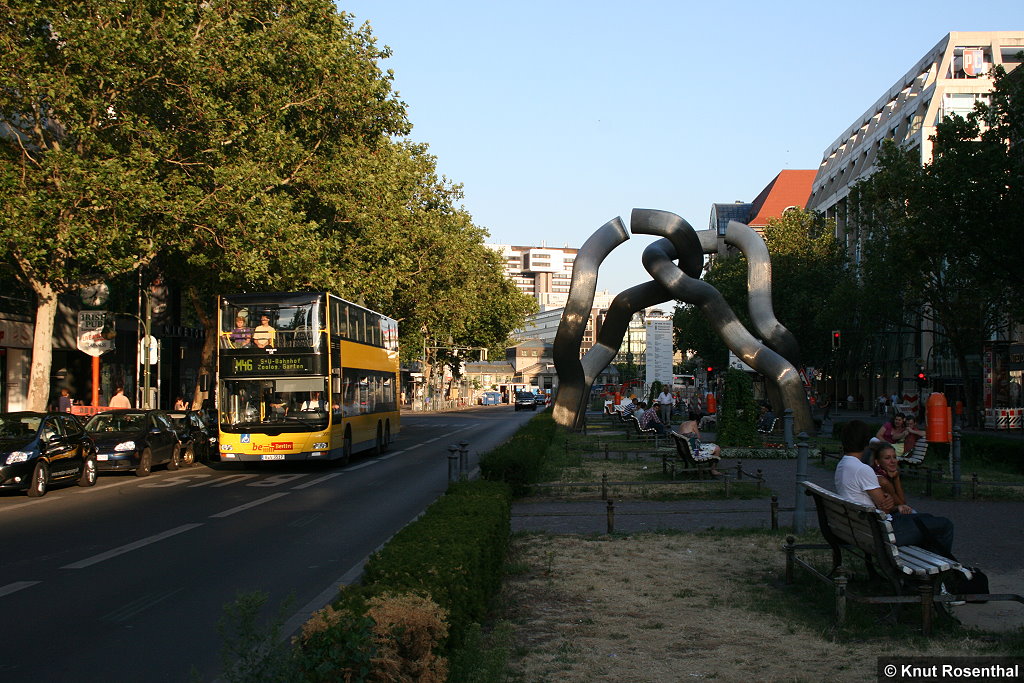 MAN-Doppelstockbus auf der Linie M46, hier am Kurfrstendamm.