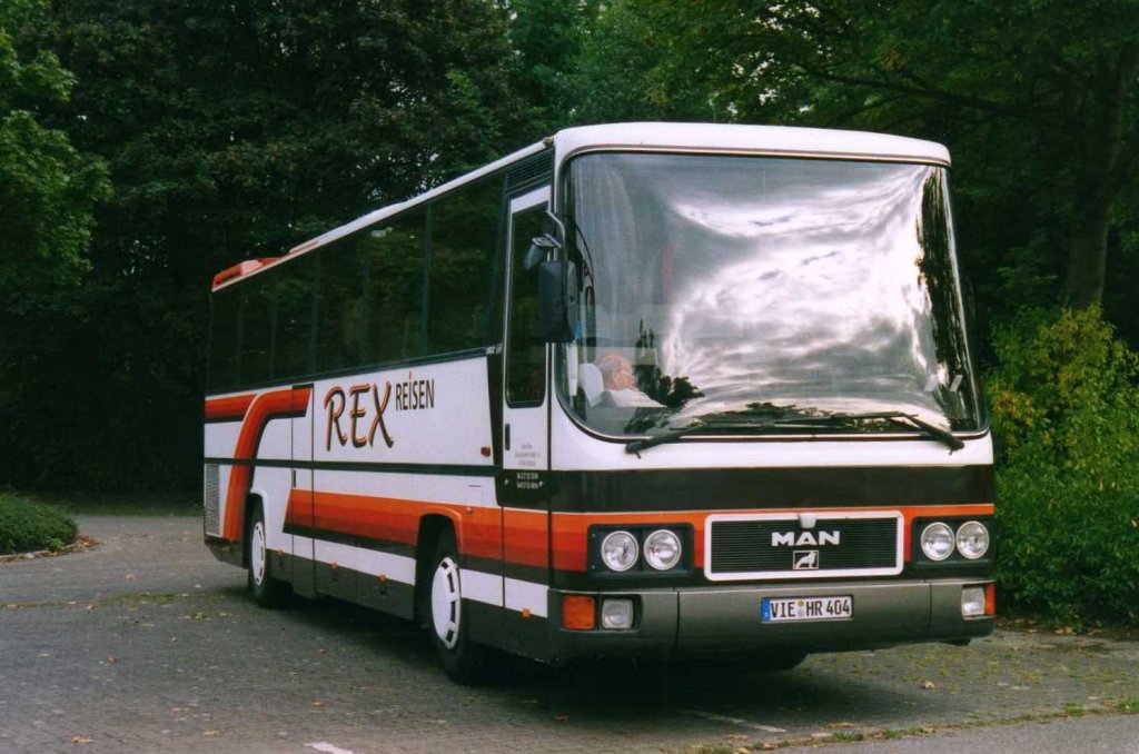 MAN FRH362, aufgenommen im September 2002 auf dem Parkplatz der Westfalenhallen in Dortmund.