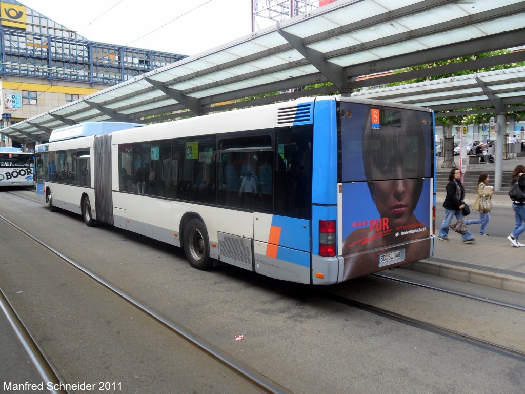 MAN Gelenkbus mit neuer Heck Werbung.Das Foto habe ich am 28.04.2011 gemacht.