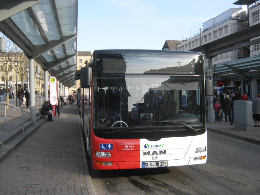 MAN Lions City Bus der Firma Jochum Reisen aus Saarlouis im Saarland. Das Foto habe ich am Hauptbahnhof in Saarbrcken gemacht.Die Aufnahme war am 24.03.2012 in Saarbrcken.