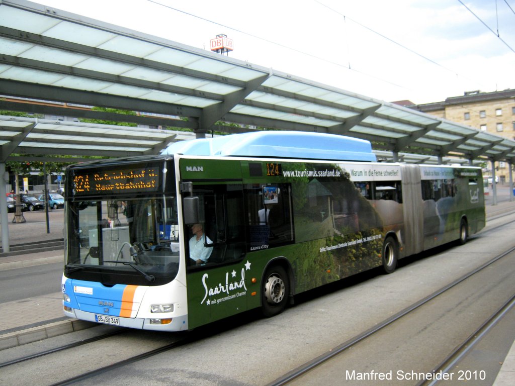 MAN Lions City Gelenkbus am Hauptbahnhof von Saarbrcken. Die Aufnahme des Foto war am 09.08.2010.