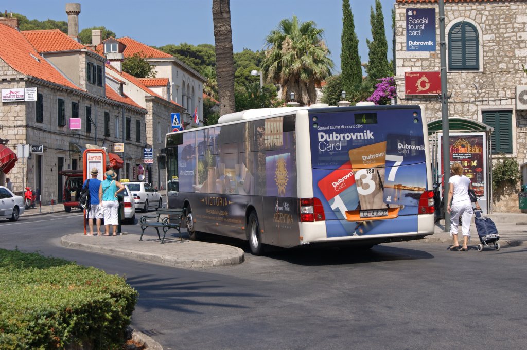 MAN Lion's City mit der Betriebsnummer 138 auf der Linie 4 bei der Altstadt von Dubrovnik. Die Aufnahme stammt vom 16.07.2011.