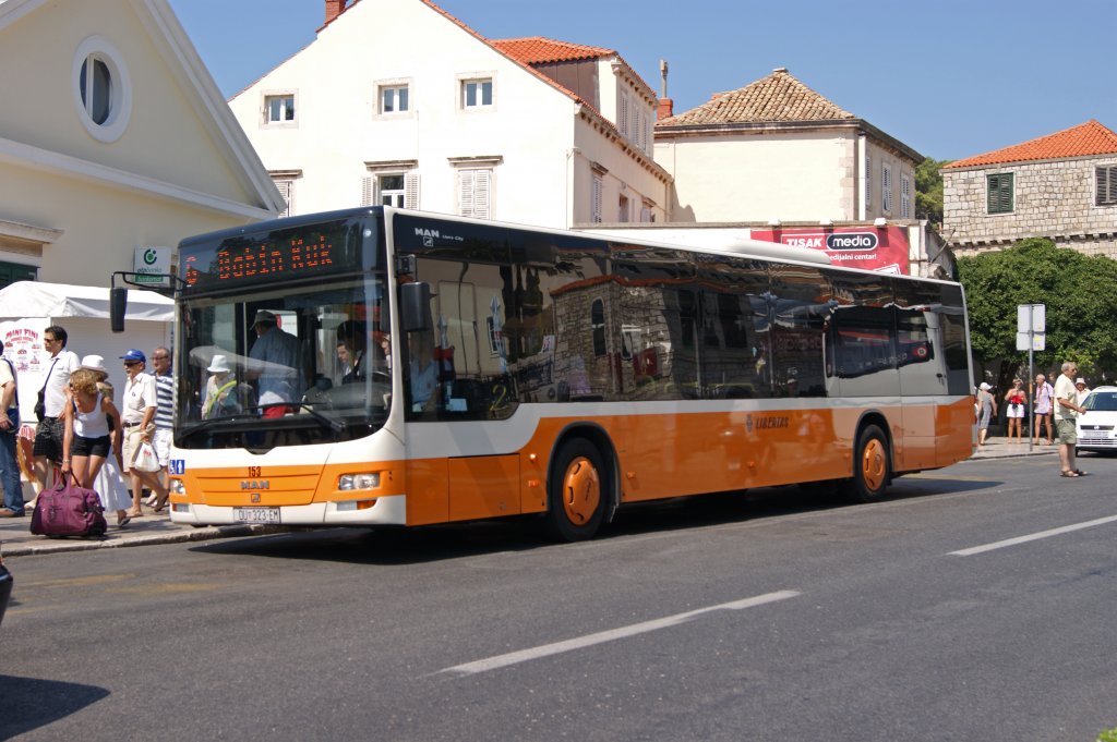 MAN Lion's City mit der Betriebsnummer 153 auf der Linie 6 bei der Altstadt von Dubrovnik. Die Aufnahme stammt vom 16.07.2011.