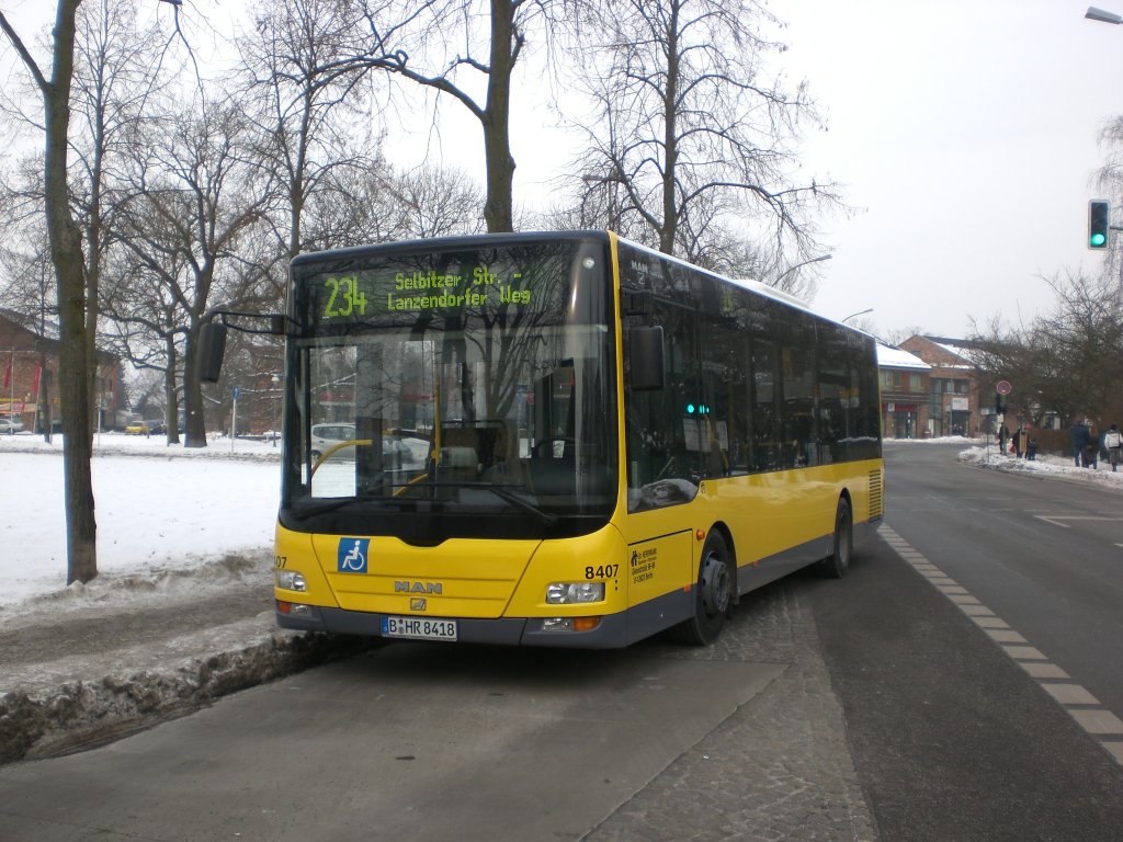 MAN Midibus (Niederflur) auf der Linie 234 nach Kladow Lanzendorfer Weg an der Haltestelle Alt-Kladow. 
