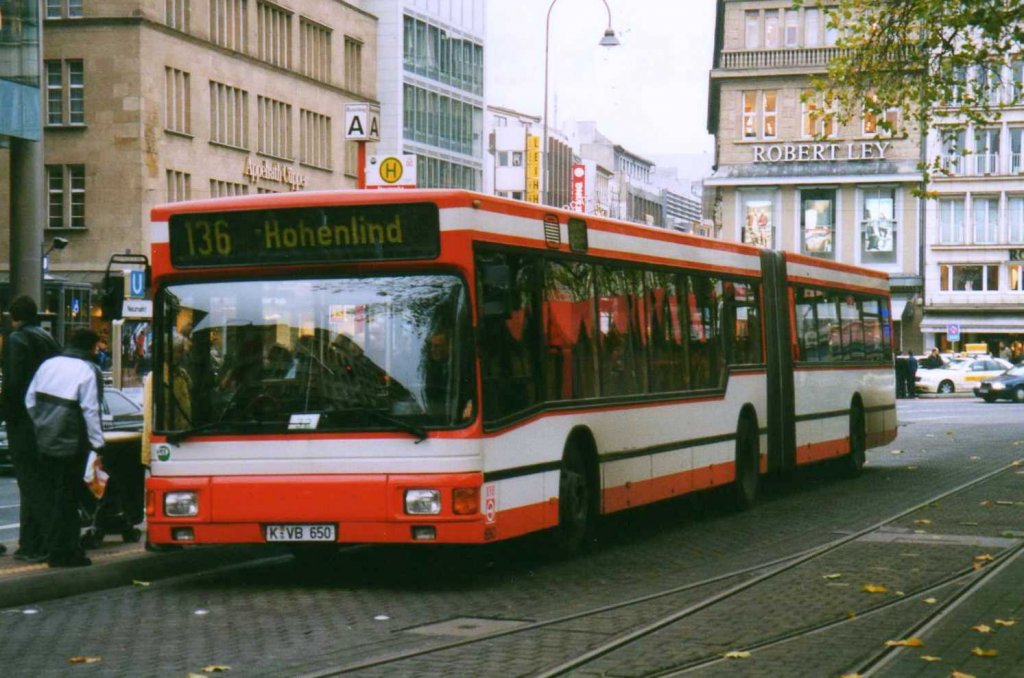 MAN NG272 der KVB Kln, aufgenommen im November 2002 in Kln am Neumarkt.