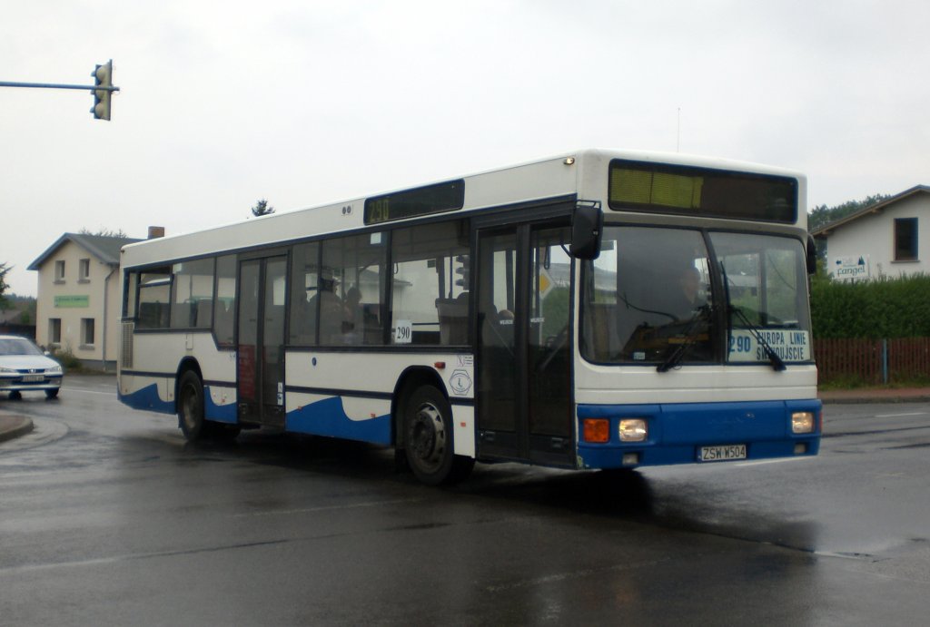 MAN Niederflurbus 1. Generation auf der Linie 290 nach Świnoujście nahe der Haltestelle Bansin Alte Molkerei.