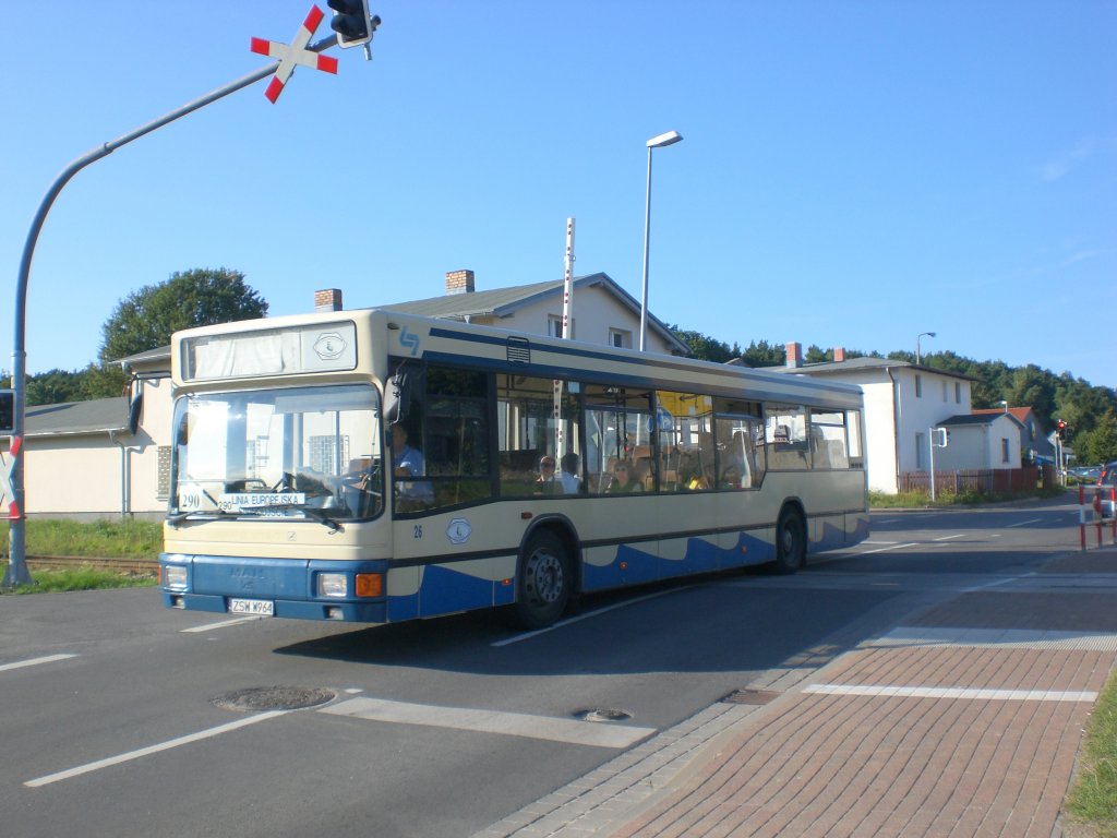 MAN Niederflurbus 1. Generation auf der Linie 290 nach Świnoujście am Bahnhof Bansin Seebad. 

