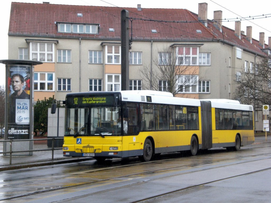 MAN Niederflurbus 2. Generation als SEV fr die Straenbahnlinie 12 zwischen Weiensee Pasedgplatz und Prenzlauer Berg Prenzlauer Allee/Ostseestrae an der Haltestelle Weiensee Berliner Allee/Rennbahnstrae.