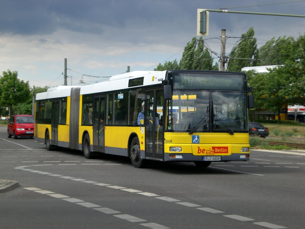 MAN Niederflurbus 2. Generation als SEV fr die Straenbahnlinie M17 zwischen den Haltestellen Hohenschnhausen Gehrenseestrae und Lichtenberg Allee der Kosmonauten/Rhinstrae an der Haltestelle Lichtenberg Rhinstrae/Grtnerstrae.