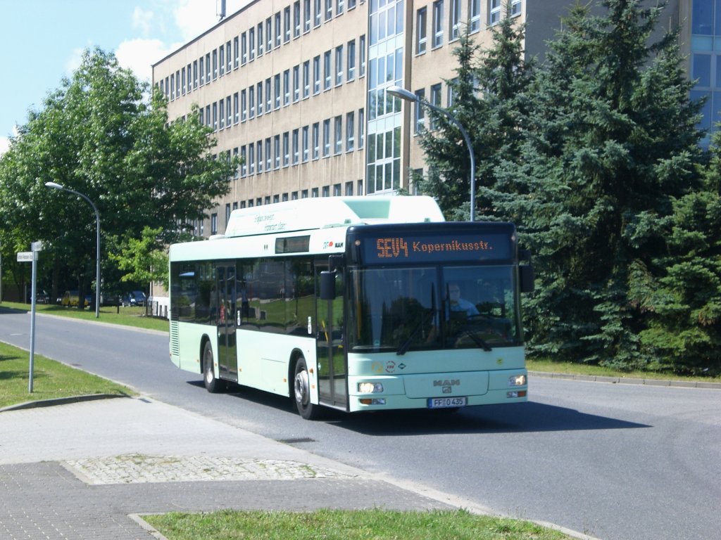 MAN Niederflurbus 2. Generation als SEV fr die Straenbahnlinie 4 zwischen den Haltestellen Markendorf Ort und Kopernikusstrae.