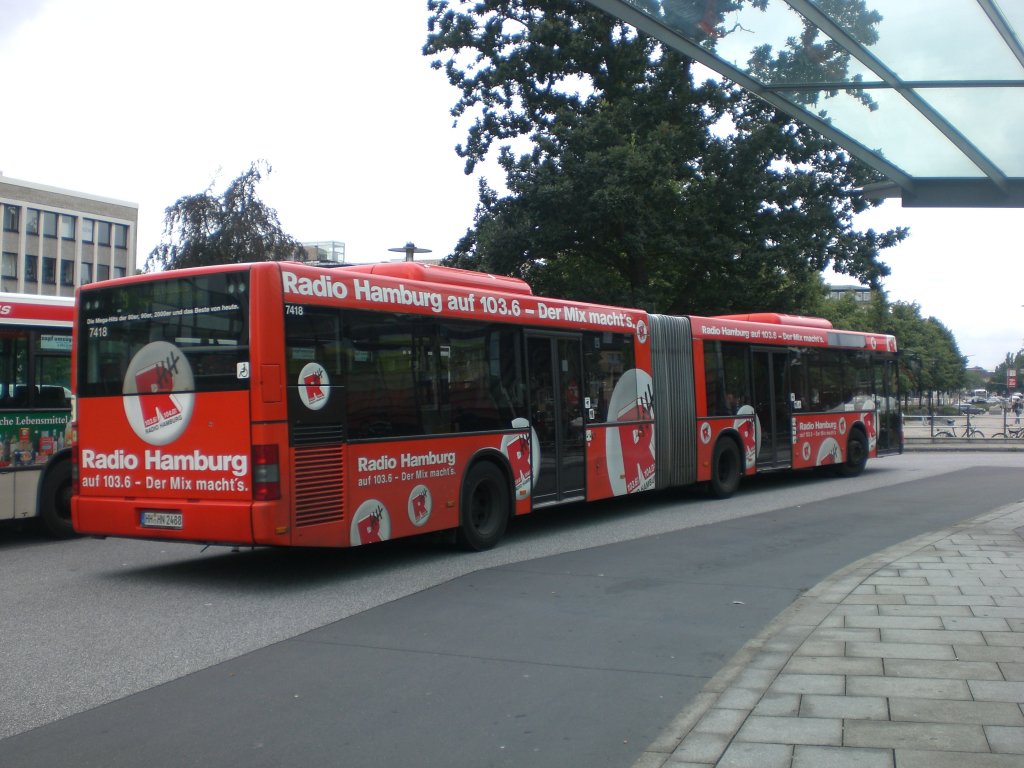 MAN Niederflurbus 2. Generation auf der Linie 9 nach Grolohe am U-Bahnhof Wandsbek Markt.
