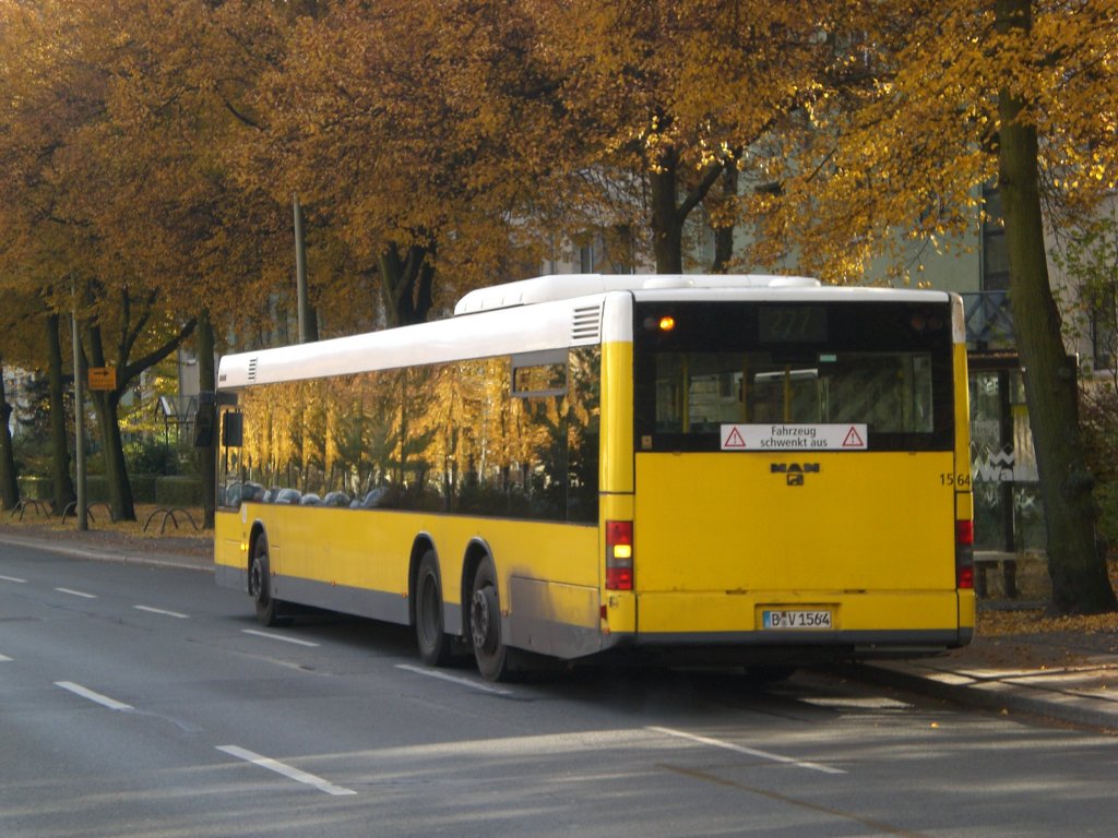 MAN Niederflurbus 2. Generation auf der Linie 277 nach Marienfelde Stadtrandsiedlung am S-Bahnhof Plnterwald.