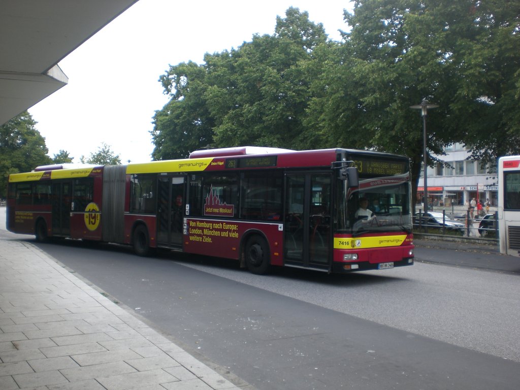 MAN Niederflurbus 2. Generation auf der Linie 9 am U-Bahnhof Wandsbek Markt.