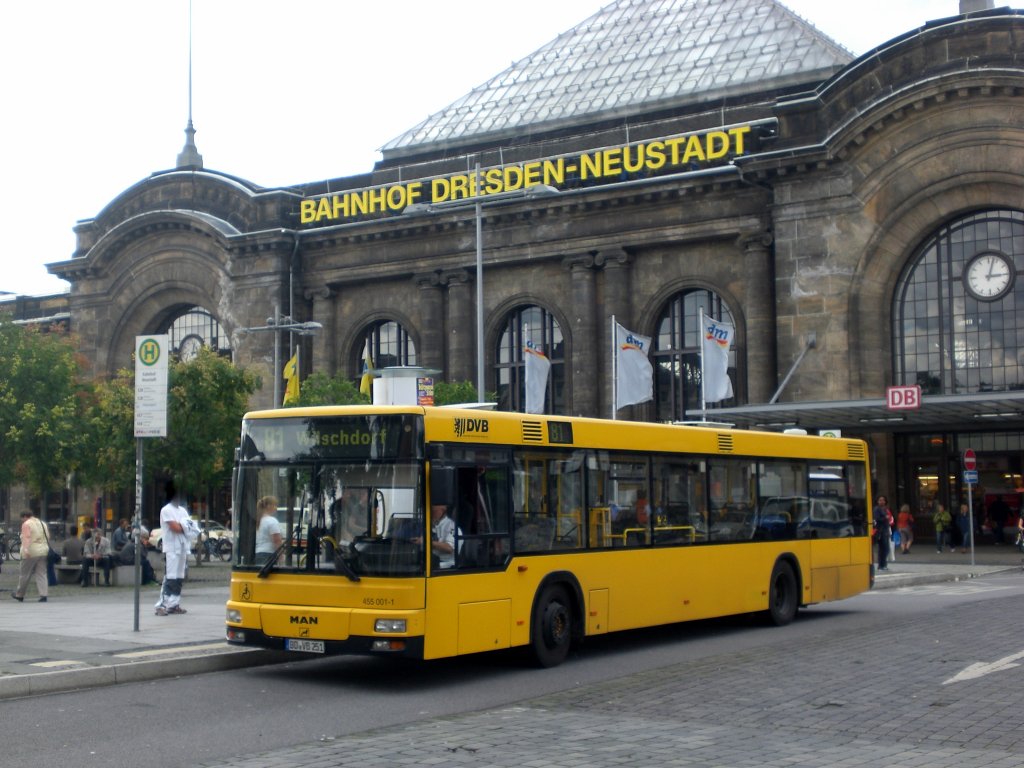 MAN Niederflurbus 2. Generation auf der Linie 81 nach Wilschdorf Industriegebiet am Bahnhof Neustadt.