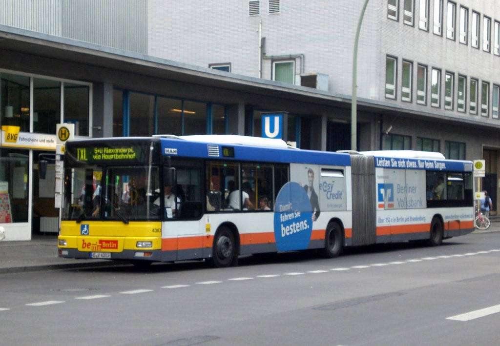 MAN Niederflurbus 2. Generation auf der Linie TXL nach S+U Bahnhof Alexanderplatz am U-Bahnhof Turmstrae.
