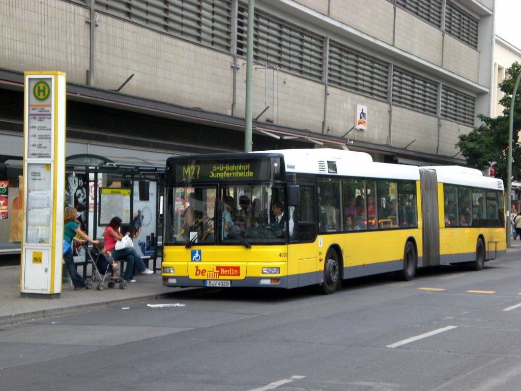MAN Niederflurbus 2. Generation auf der Linie M27 nach S+U Bahnhof Jungfernheide am U-Bahnhof Turmstrae.