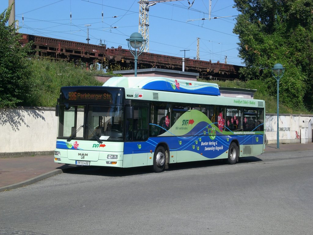 MAN Niederflurbus 2. Generation auf der Linie 986 nach Perleberger Strae am Bahnhof.