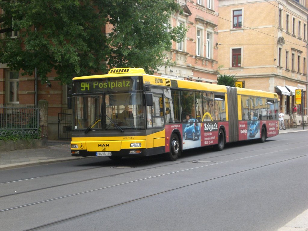 MAN Niederflurbus 2. Generation auf der Linie 94 nach Postplatz an der Haltestelle Cotta Georg-Keller-Strae.(28.7.2011)