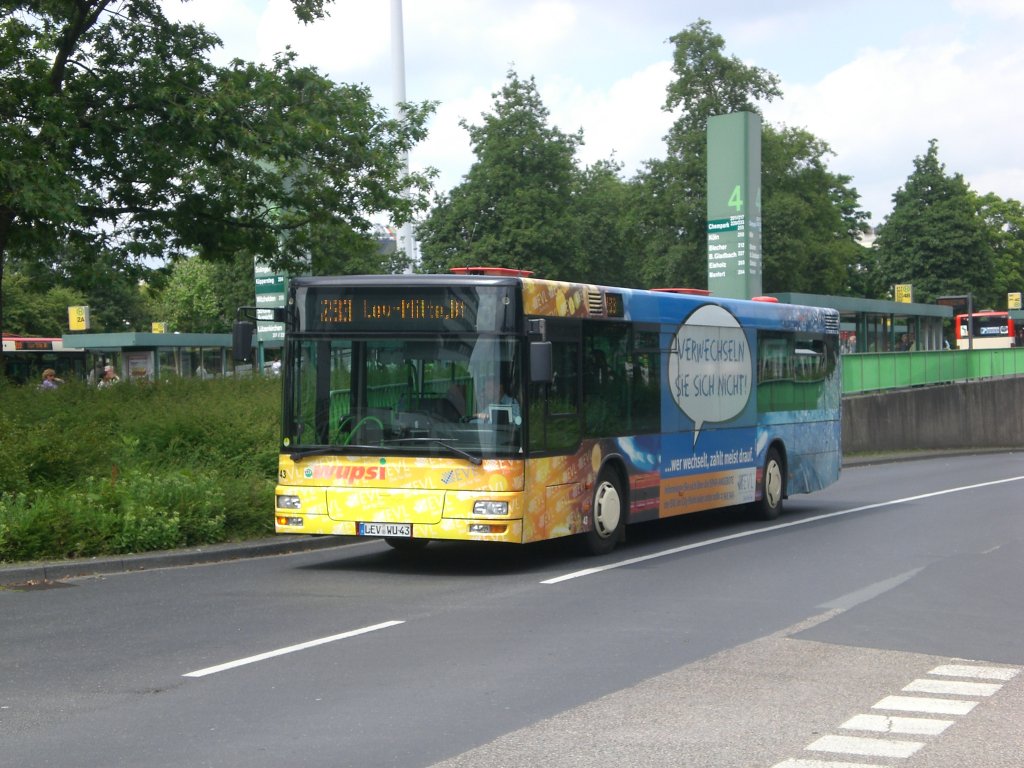 MAN Niederflurbus 2. Generation auf der Linie 233 am S-Bahnhof Leverkusen Mitte.(9.7.2012)
 
