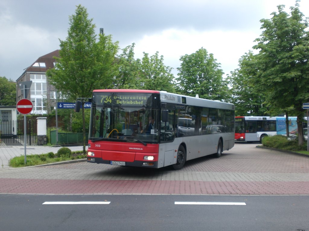MAN Niederflurbus 2. Generation auf der Linie 734 nach Dsseldorf-Lierenfeld Betriebshof am S-Bahnhof Erkrath.(17.7.2012) 
