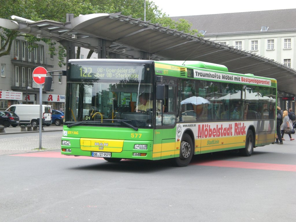 MAN Niederflurbus 2. Generation auf der Linie 122 nach Oberhausen Goedelerstrae am Hauptbahnhof Oberhausen.(18.7.2012) 