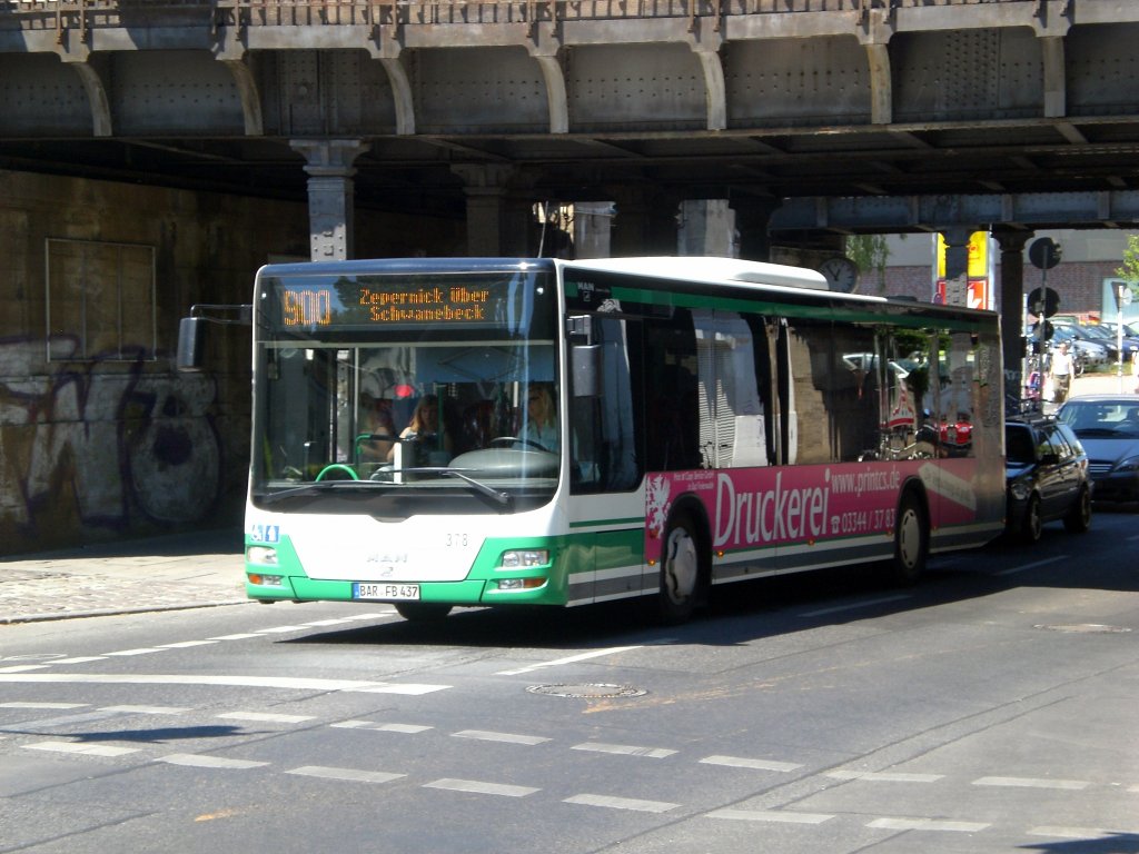 MAN Niederflurbus 3. Generation (Lions City /T) auf der Linie 900 nach Zepernick am S-Bahnhof Buch.