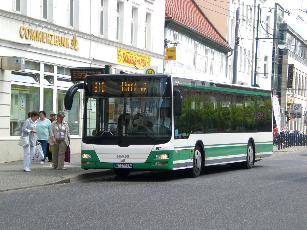 MAN Niederflurbus 3. Generation (Lions City /T) auf der Linie 910 nach Finowfurt an der Haltestelle Am Markt.