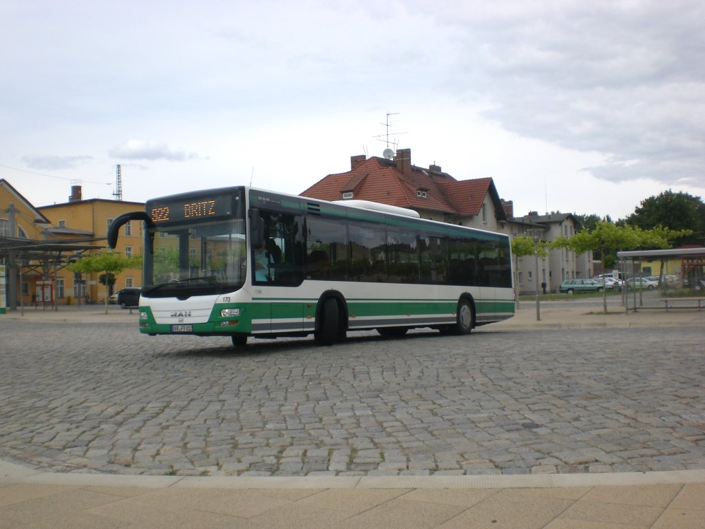 MAN Niederflurbus 3. Generation (Lions City /T) auf der Linie 922 nach Britz am Busbahnhof.