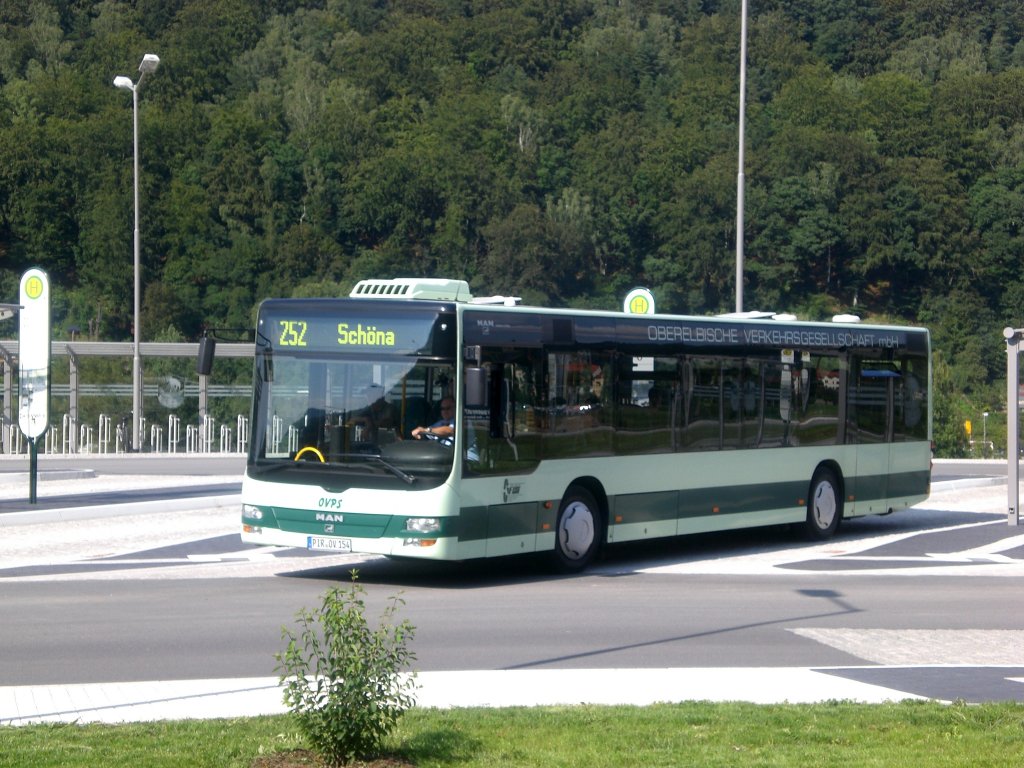 MAN Niederflurbus 3. Generation (Lion's City) auf der Linie 252 nach Schna am Bahnhof Bad Schandau.(2.8.2011)