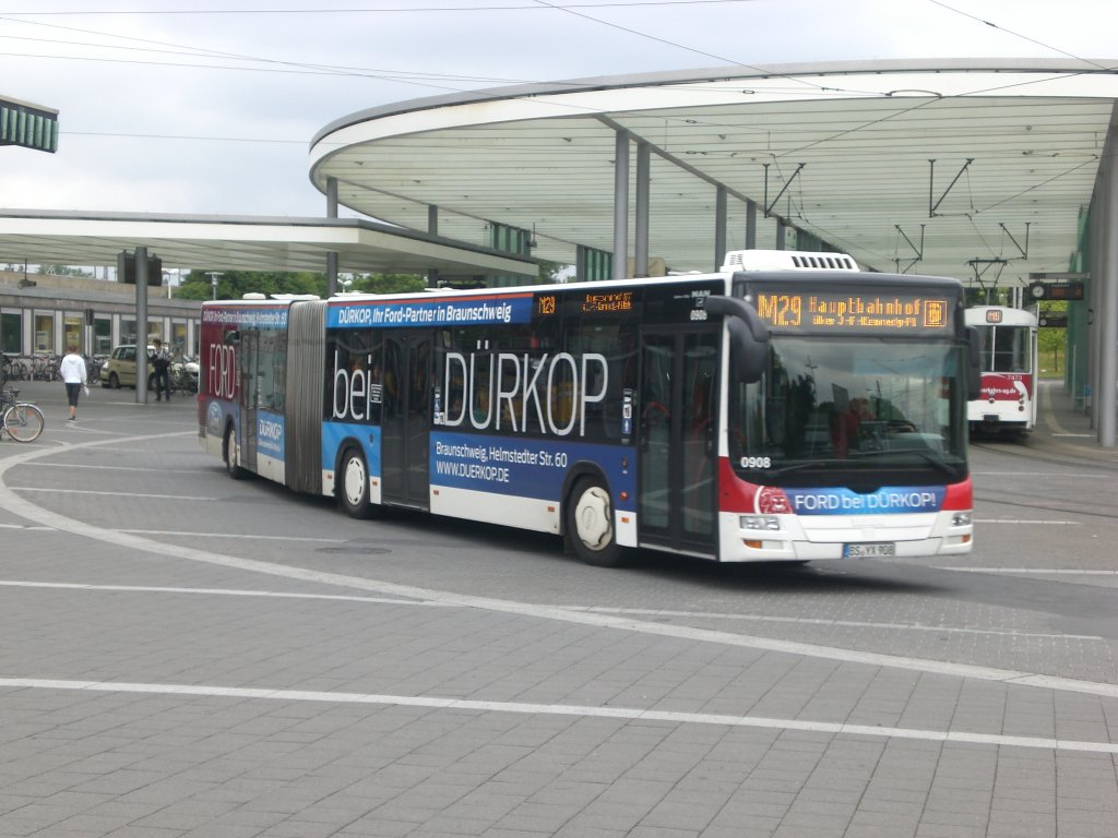 MAN Niederflurbus 3. Generation (Lion's City) auf der Linie M29 am Hauptbahnhof Braunschweig.(21.6.2012)

