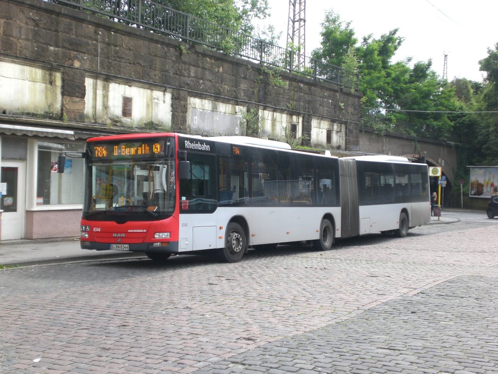 MAN Niederflurbus 3. Generation (Lion's City) auf der Linie 784 nach S-Bahnhof Dsseldorf-Benrath am S-Bahnhof Wuppertal-Vohwinkel.(2.7.2012)
 
