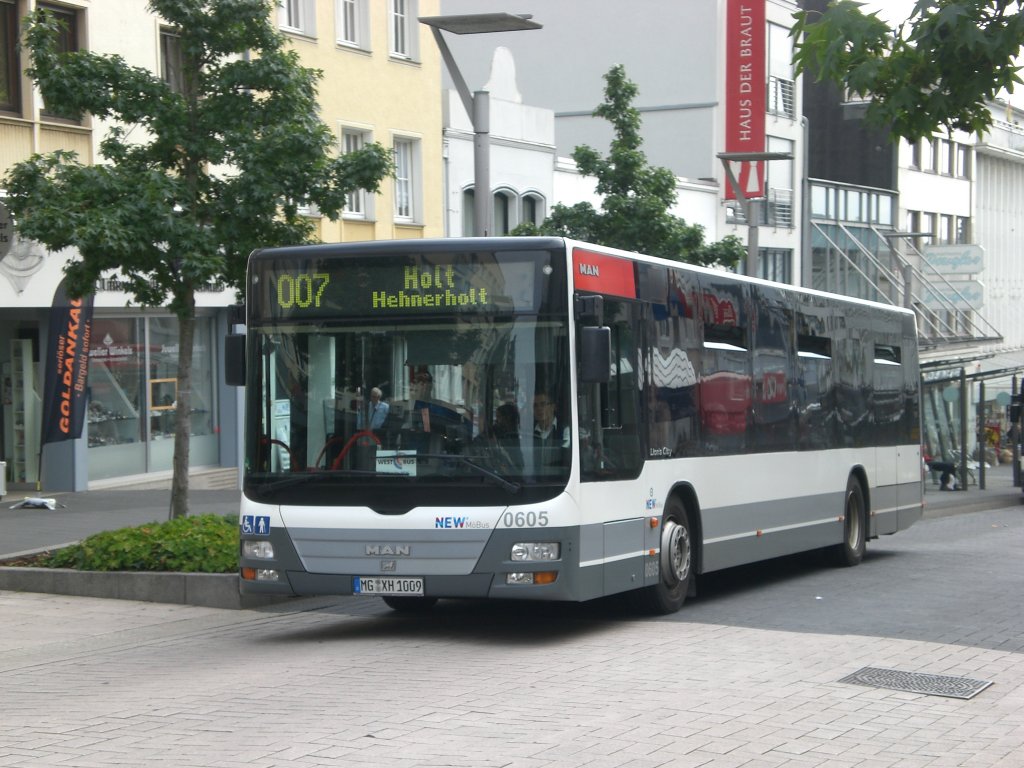 MAN Niederflurbus 3. Generation (Lion's City) auf der Linie 007 nach Holt Hehnerholt in der Innenstadt von Mnchengladbach.(10.7.2012) 