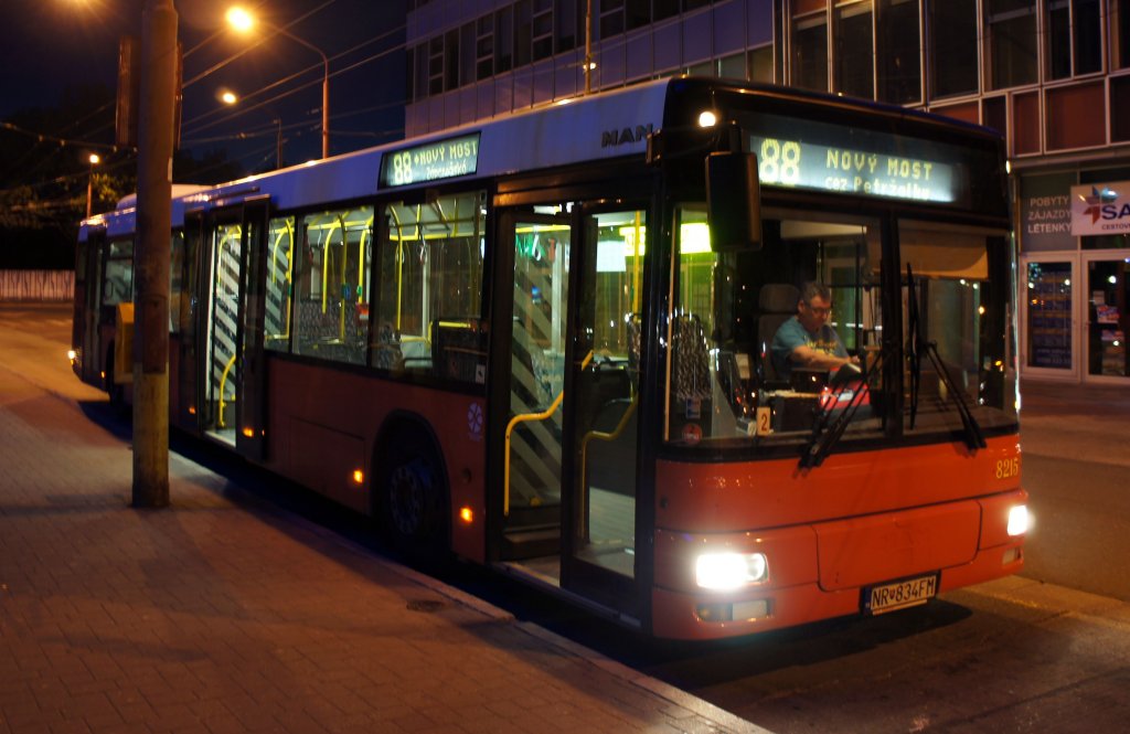 MAN NL 313/15 M, Linie 88, #8215, 30.04.2012 Bratislava Autobusova stanica