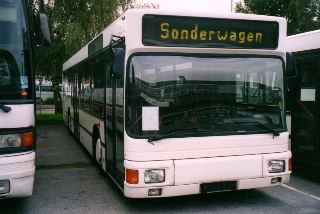 MAN NL202, aufgenommen im August 2002 im GWZ der Evobus NL Dortmund.