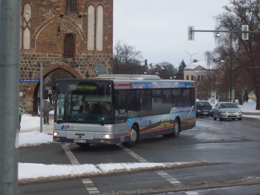 MAN NÜ 313, Wagennummer 302, der Uckermärkischen Verkehrs GmbH in Schwedt. Aufgenommen im Februar 2010 auf der Linie 414 nach Wolfshagen in Prenzlau.