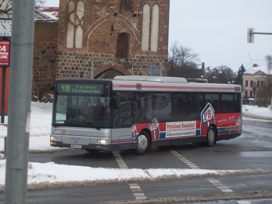 MAN NÜ 313, Wagennummer 317, der Uckermärkischen Verkehrs GmbH in Schwedt. Aufgenommen im Februar 2010 auf der Linie 419 nach Parmen in Prenzlau.