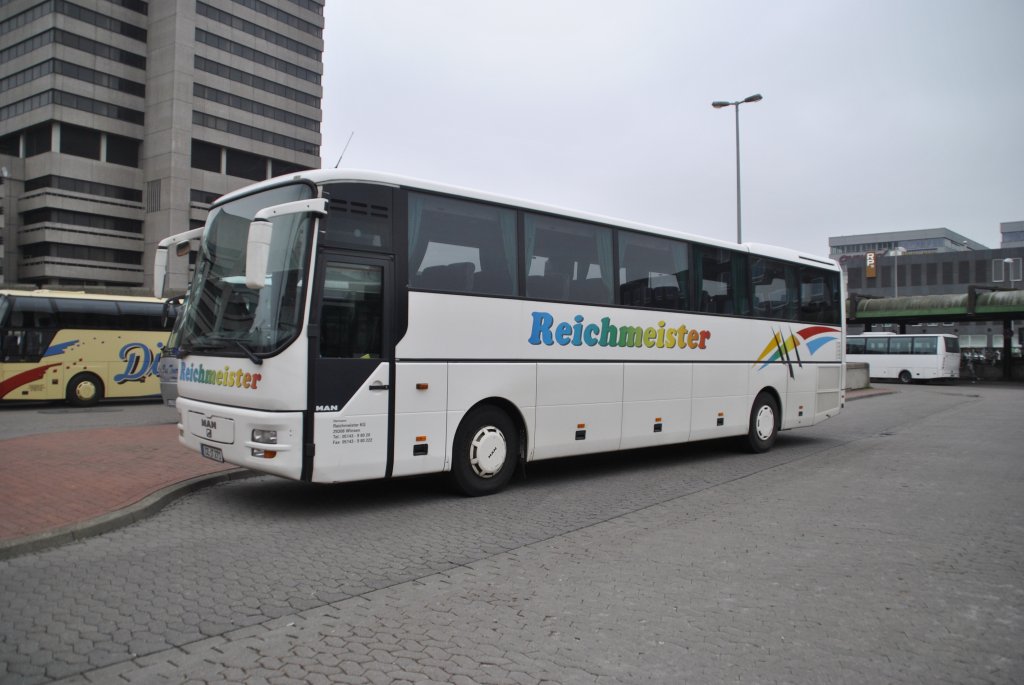 MAN Reisebus, am ZOB in Hannover. Foto vom 06.04.2011.